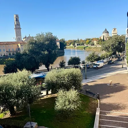 Apartament Casa Ponte Pietra Charme E Relax Nel Cuore Di Werona